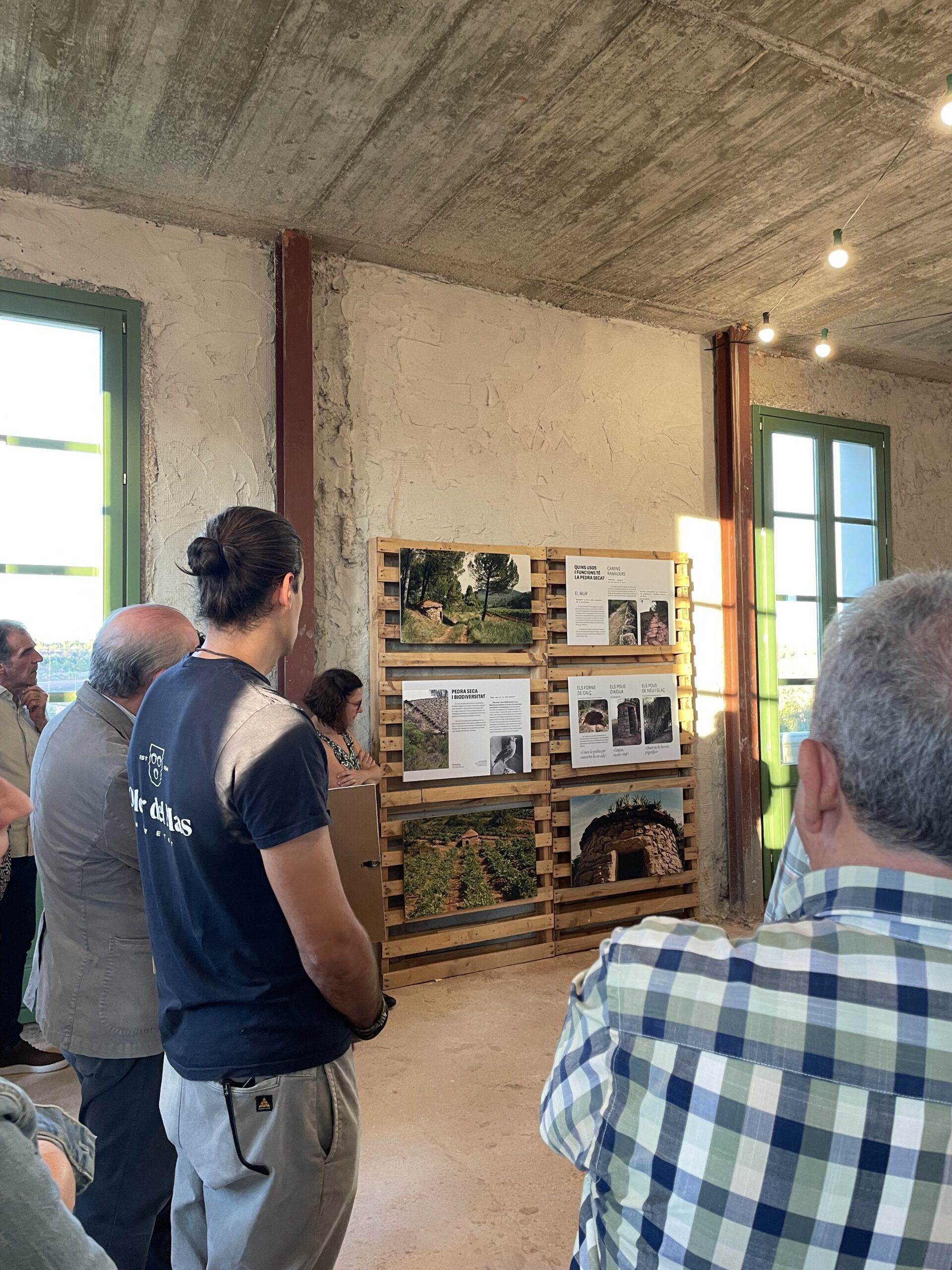 Read more about the article La Torre Lluvià acull l’entrega de premis i inaugura l’exposició  Viu la Pedra Seca de la DO Pla de Bages.