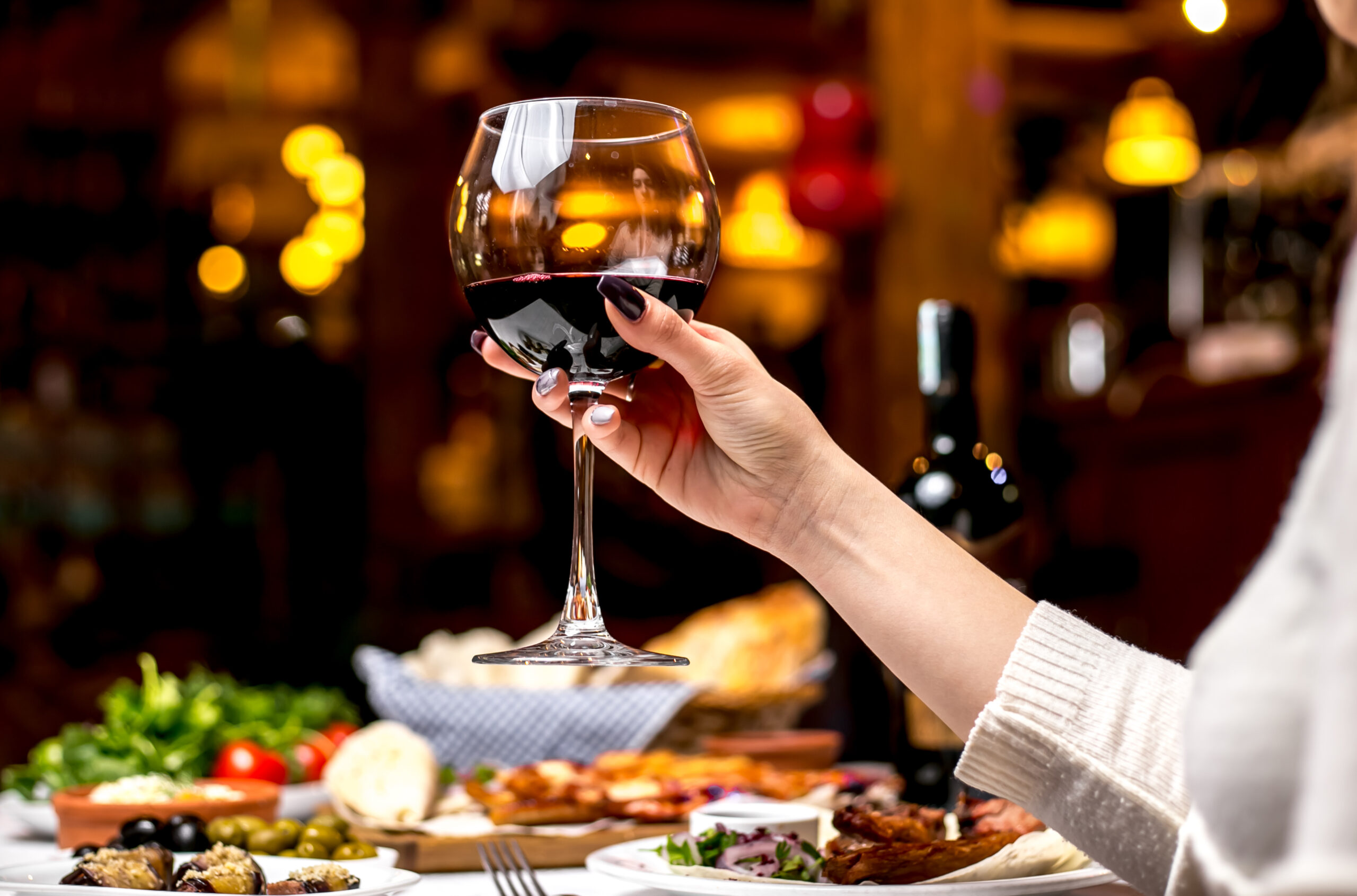 Read more about the article El consum moderat de vi està relacionat amb el desenvolupament de l’Alzheimer? Què diu la ciència