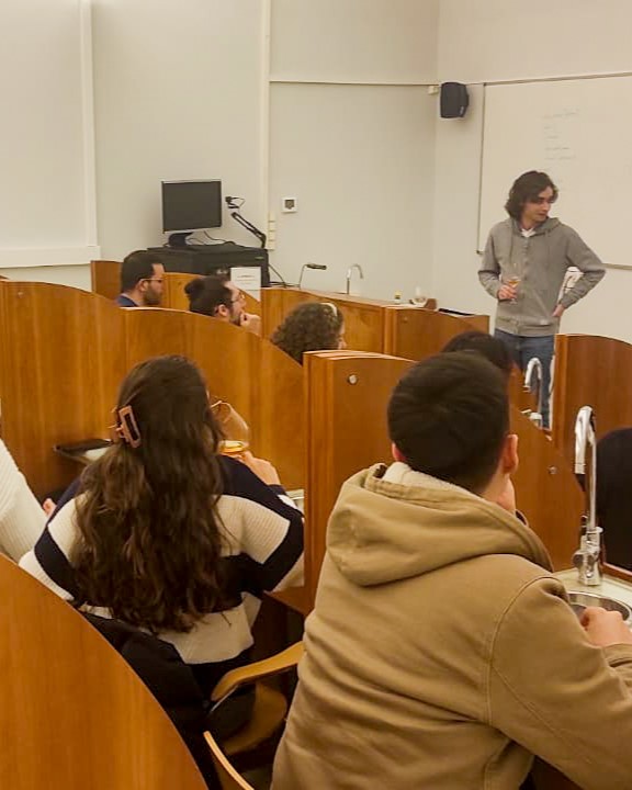 Read more about the article Nova sessió del Club de Tast a la Facultat d’Enologia, a càrrec de Rafael Richart